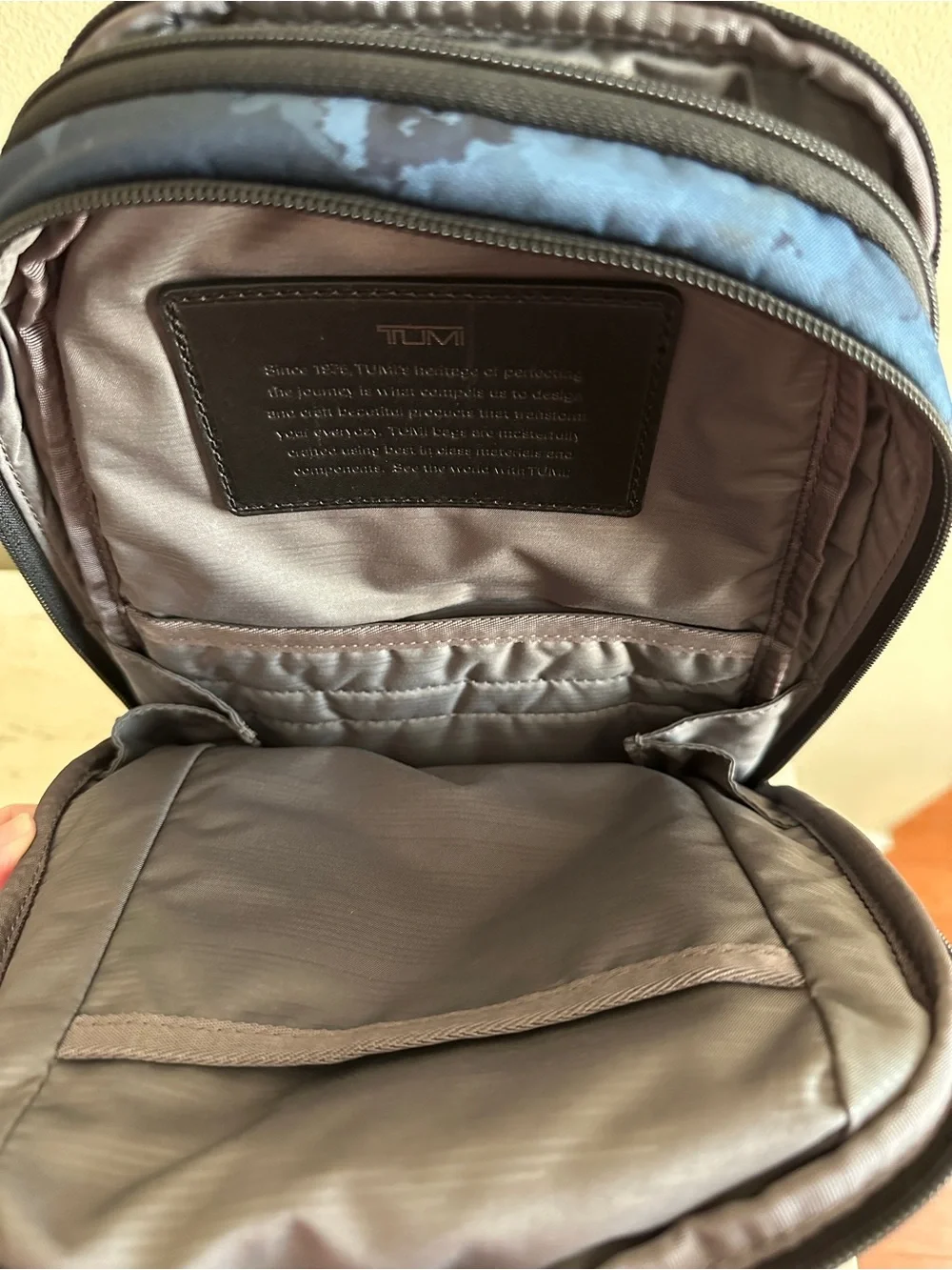 Tumi compact sling